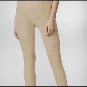 NikiBiki Moro leggings